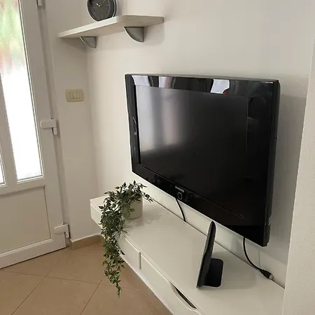 Lovro Apartment *