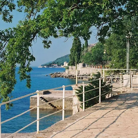 Lovro Apartment